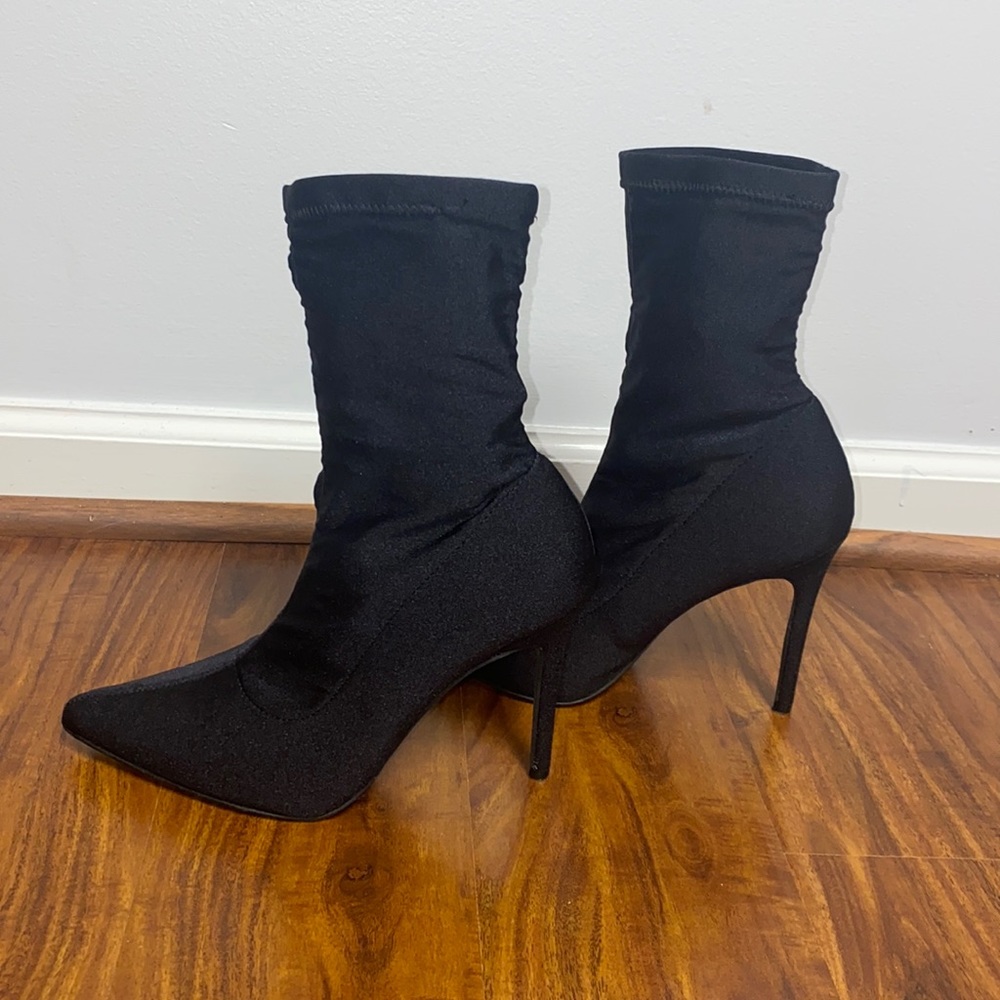 Pointy black stiletto sock booties - size 7